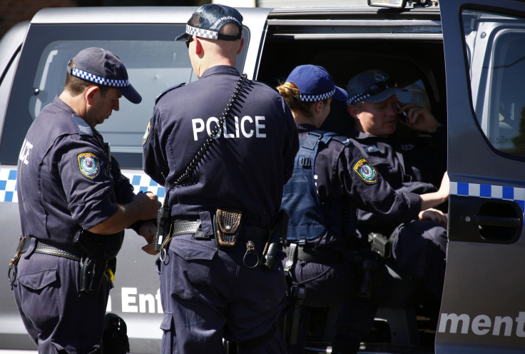 olice talk outside a house