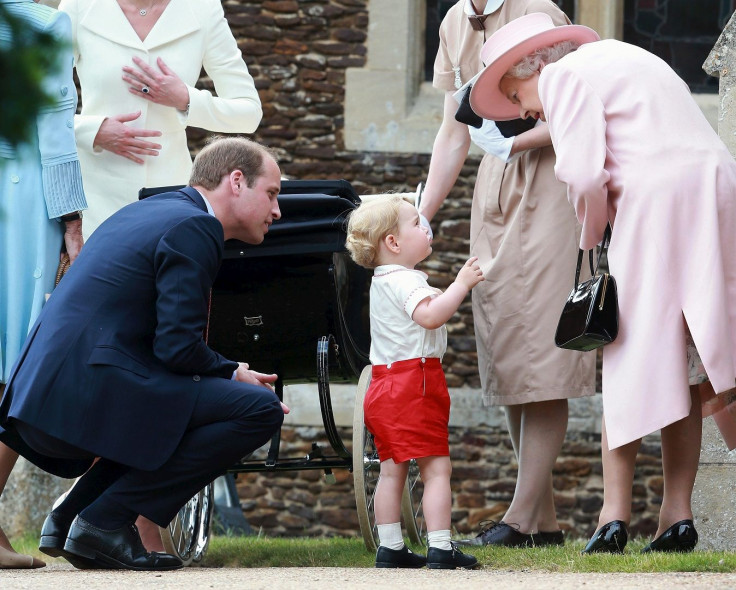 [15:28] Prince George of Cambridge talks to Queen Elizabeth