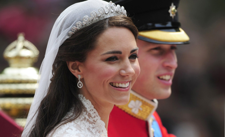 Britain's Prince William and Catherine, Duchess of Cambridge are seen travelling to Buckingham Palace in the 1902 State Landau, along the Procession Route, after their wedding in Westminster Abbey, in central in this London April 29, 2011