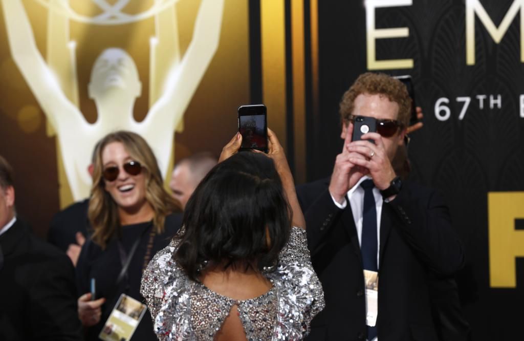 Kerry Washington of Scandal Season 5 takes a selfie at the Emmys 2015