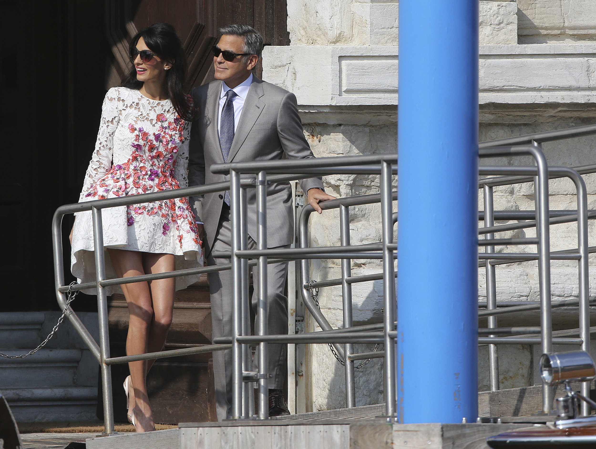 1240 Amal Clooney in Giambattista Valli