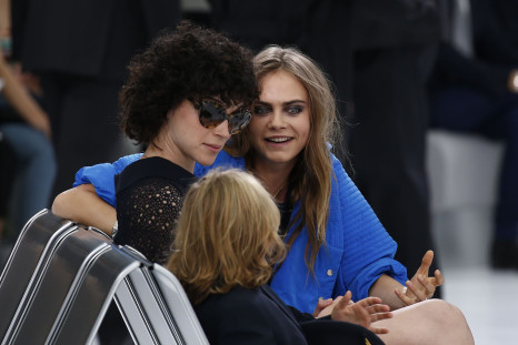 [08:11] Model Cara Delevingne (R) and singer St Vincent take their seats as they arrive to attend German designer Karl Lagerfeld's Spring/Summer 2016 show