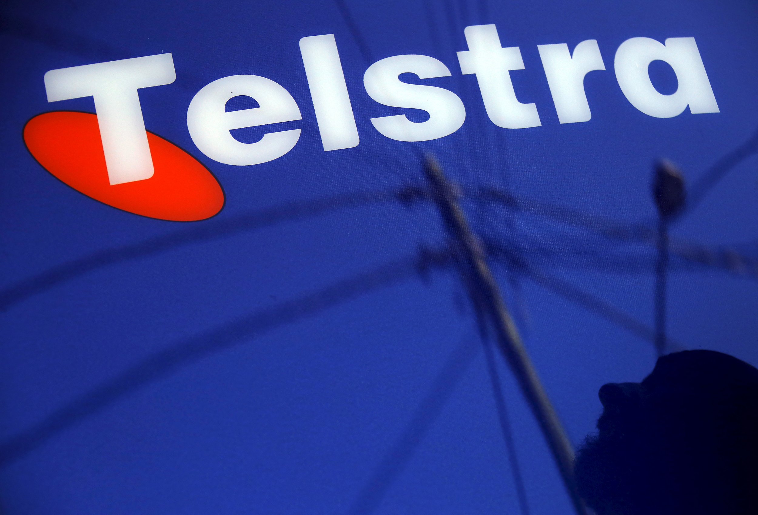 telstra-enters-acquisition-with-singaporean-cloud-declout-to-sell-isp