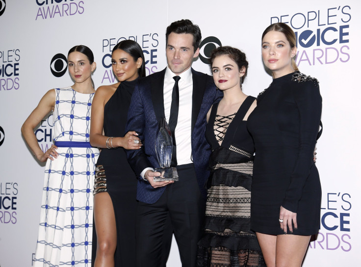 The cast of "Pretty Little Liars" poses backstage with their award for Favorite Cable TV Drama