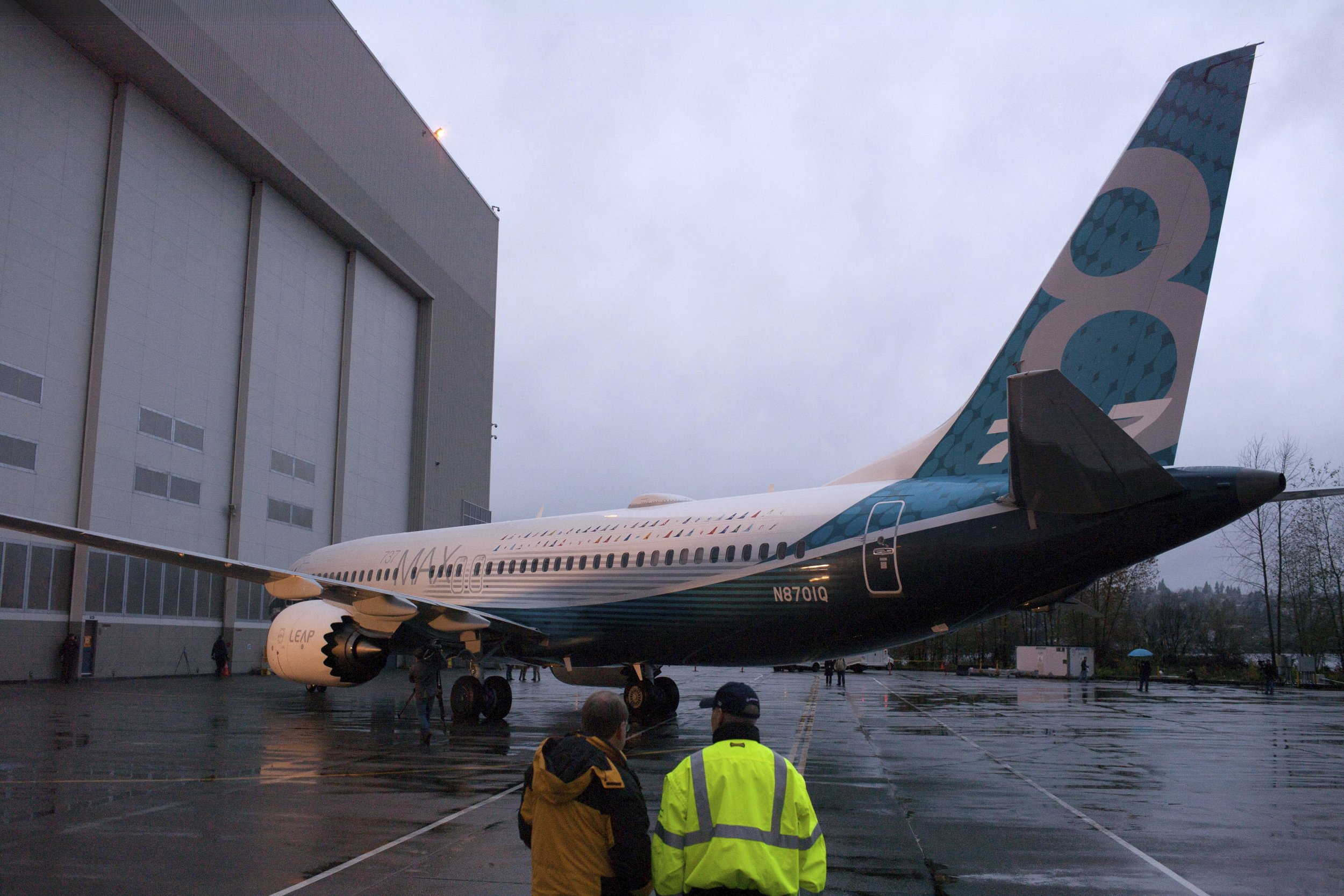 Boeing Delivers Record Number Of Aircraft In 2015: Slips On New Orders 