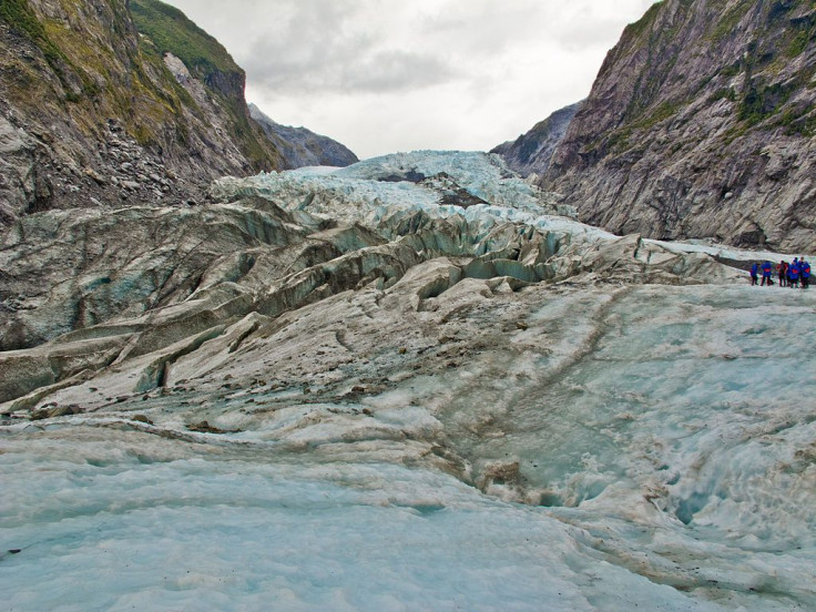 1024px-Franz_Josef_Glacier_in_New_Zealand_20110219_B