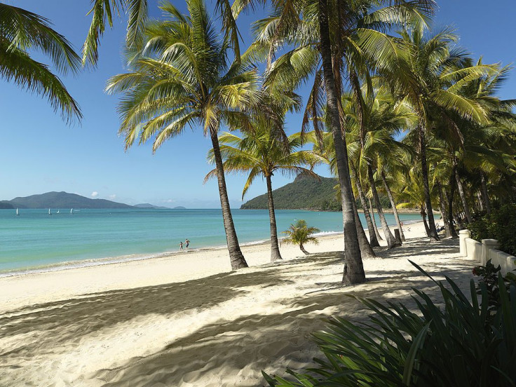 Catseye_Beach_on_Hamilton_Island