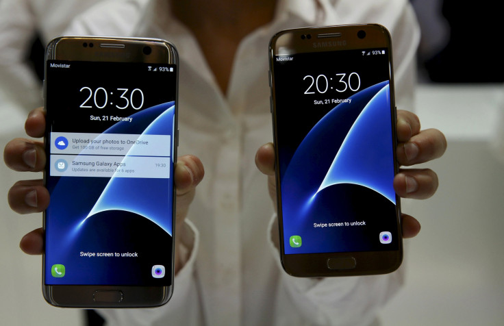 A woman displays new Samsung S7 (R) and S7 edge smartphones after their unveiling ceremony at the Mobile World Congress in Barcelona, Spain, February 21, 2016. 