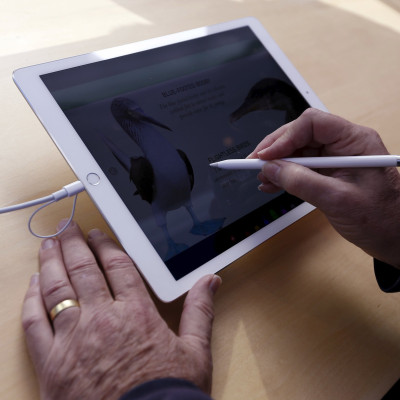 A man uses an Apple Pencil on an Apple iPad Pro at the Apple Store in Palo Alto, California November 13, 2015. 