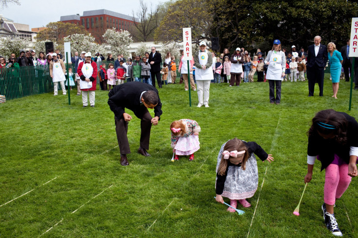 Barack_Obama_at_this_2009_White_House_Easter_Egg_Roll