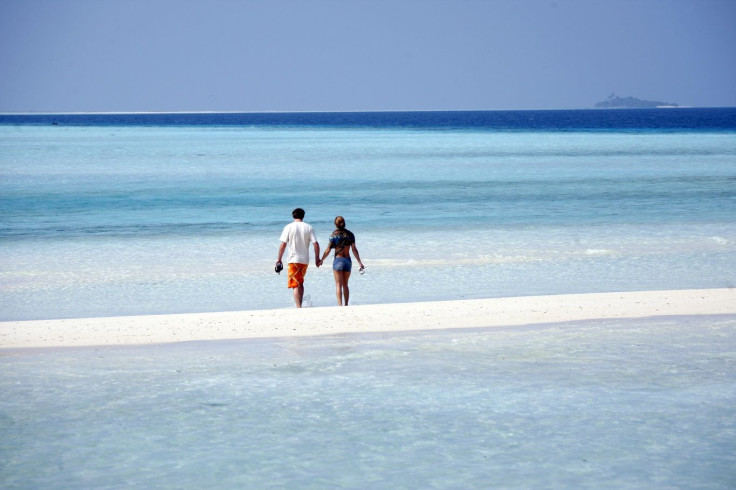 General view shows tourists on the sandy beach of Olhuveli island in Maldives February 15, 2009.