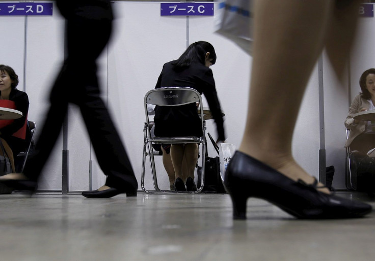 A female job seeker takes part in a job hunting counseling session with advisers during a job fair held for fresh graduates in Tokyo, Japan, March 20, 2016.