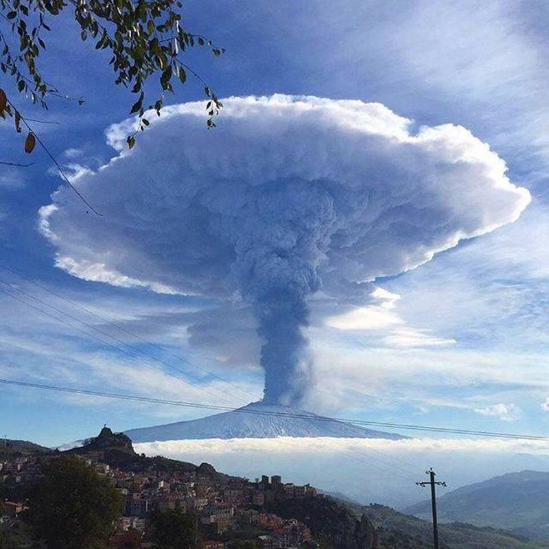 Eruption of Mount Etna in Italy a tourist spectacle [VIDEO