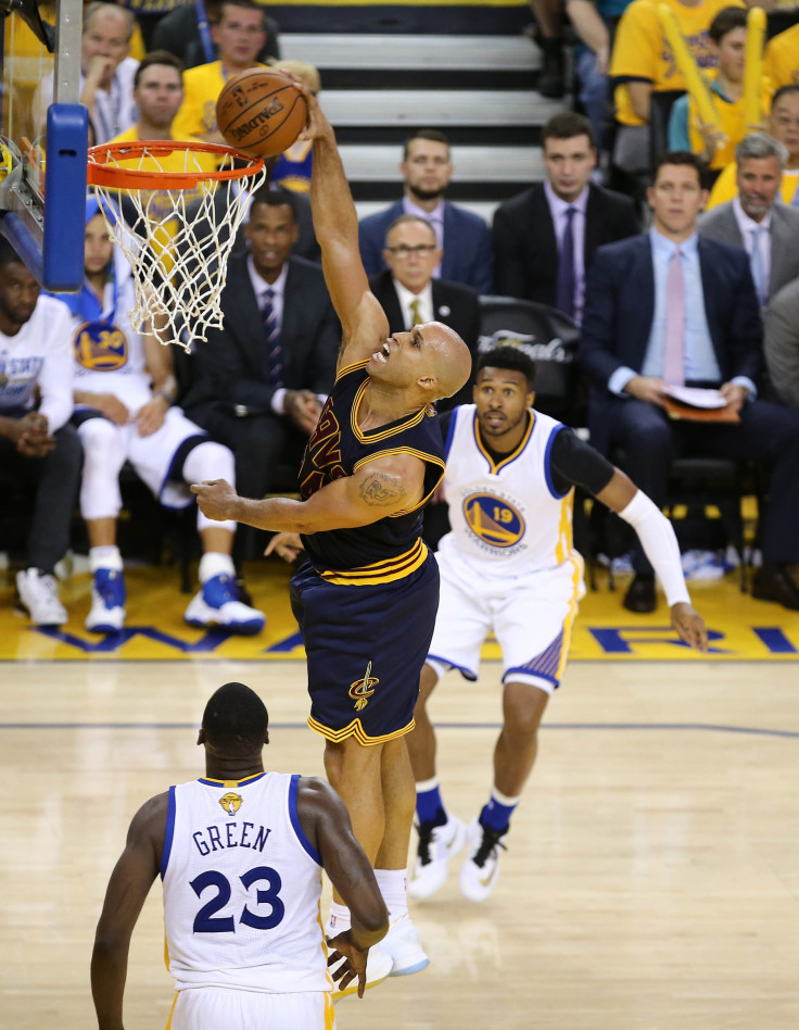 Cleveland Cavaliers forward Richard Jefferson (24) scores a basket against Golden State Warriors forward Draymond Green (23)