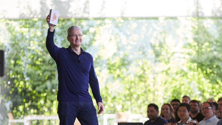 Tim Cook Apple Billionth iPhone