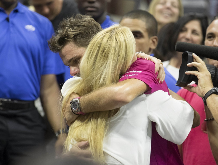 Stan Wawrinka of Switzerland celebrates match point in his player box with girlfriend Donna Vekic --RTSNAB7