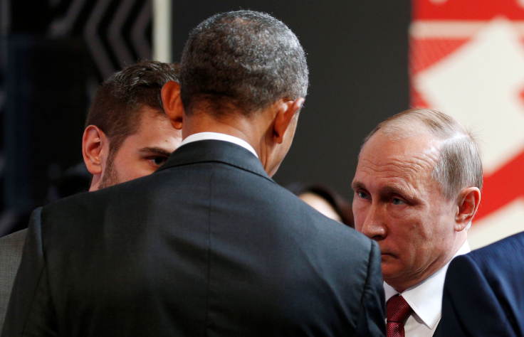 U.S. President Barack Obama talks with Russian President Vladimir Putin at the APEC Economic Leaders’ Meeting in Lima, Peru November 20, 2016. 