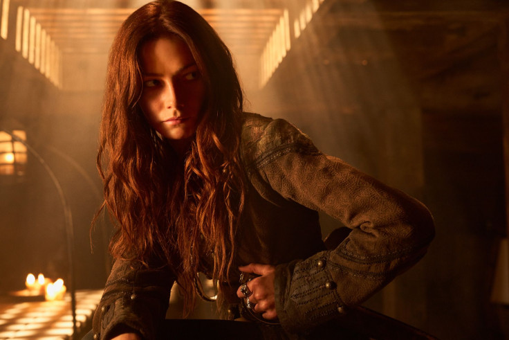 Anne Bonny (Clara Paget)
