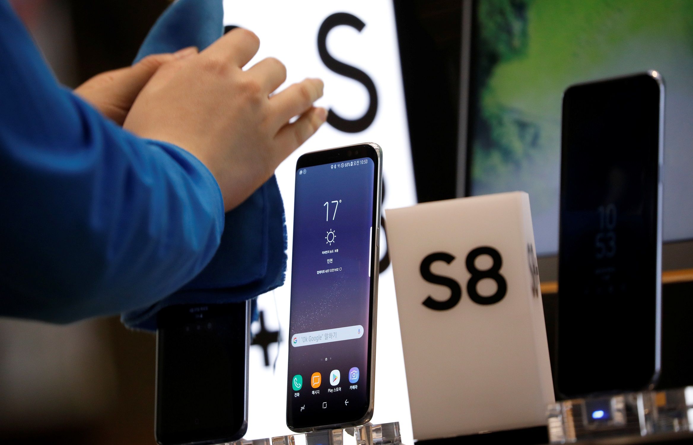 Samsung Galaxy S8 Iris Scanner Technology Can Be Easily Hacked Though The Process May Not Always 8889