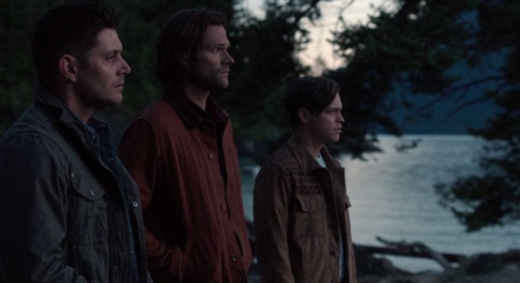 Jensen Ackles (Dean Winchester), Jared Padalecki (Sam Winchester) and Alexander Calvert (Jack) in "Supernatural" season 13 episode 1 "Lost and Found"