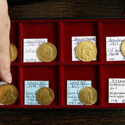 A coin dealer displays gold coins in a shop in Nice, southern France, October 8, 2008.