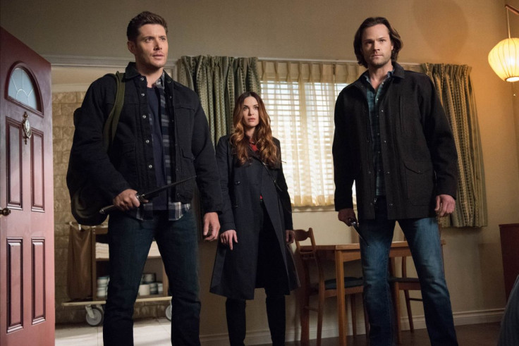 Jensen Ackles as Dean Winchester, Danneel Ackles as Sister Jo and Jared Padalecki as Sam Winchester in "Supernatural" 13x13 "The Devil's Bargain"
