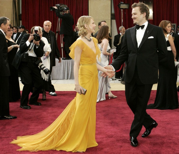 Actor Michelle Williams (L) dances on the red carpet with her fiance Heath Ledger
