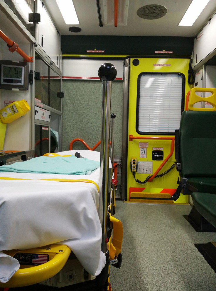 ambulance-1318437_1920