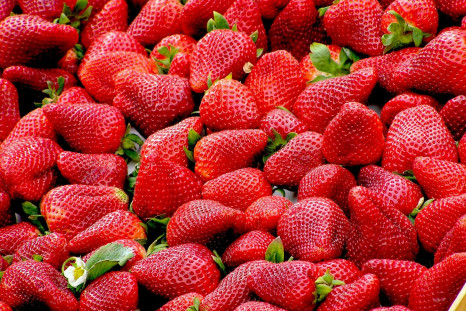 New Zealand supermarket chain Choice has pulled a brand of Australian strawberries off its shelves after needles were found in one punnet.
