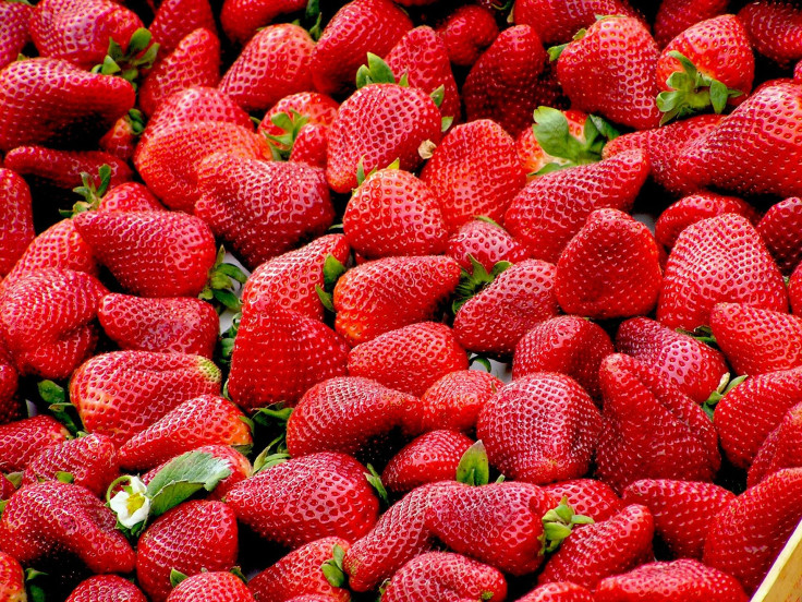 New Zealand supermarket chain Choice has pulled a brand of Australian strawberries off its shelves after needles were found in one punnet.