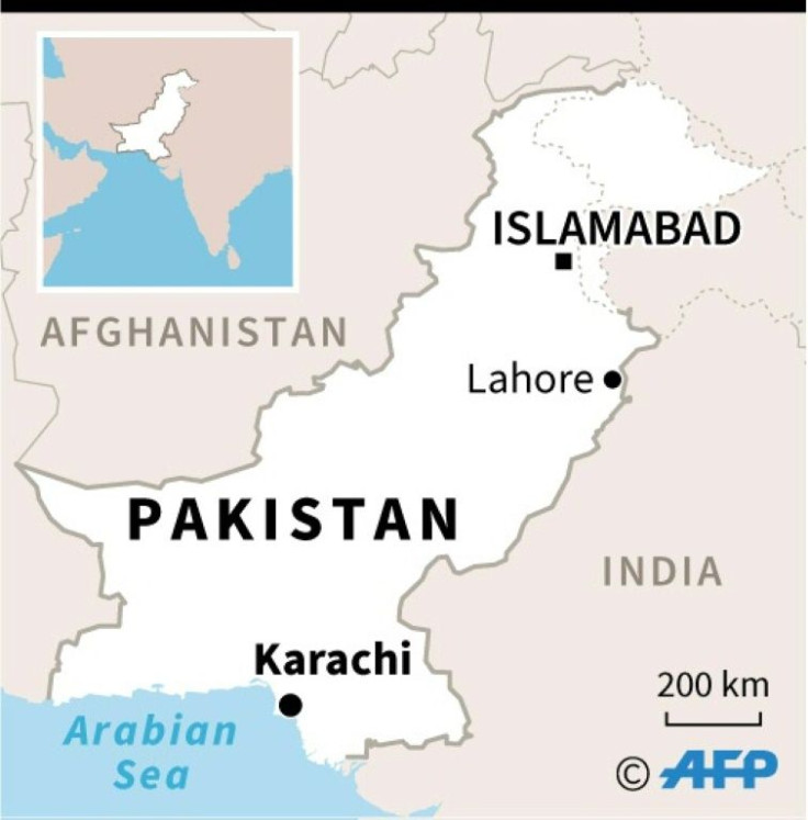 Map of Pakistan locating plane crash in residential area of Karachi