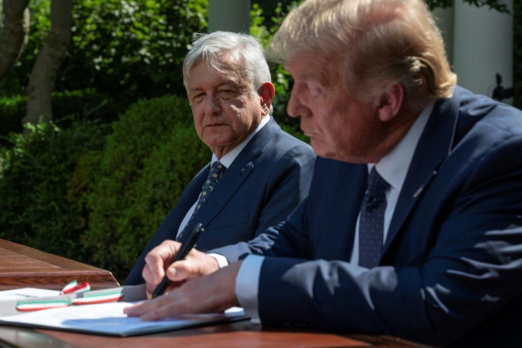 US President Donald Trump and Mexican President Andres Manuel Lopez Obrador sign a joint declaration in the Rose Garden of the White House