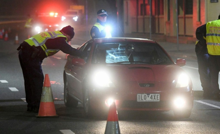 A rush of travellers across the border from Victoria into neighbouring New South Wales has raised concerns efforts to contain the virus spread could be torpedoed