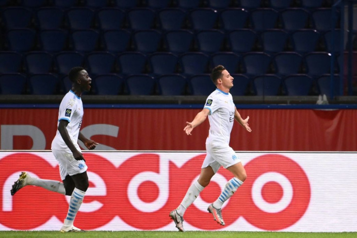 Florian Thauvin (R) celebrates his winner against PSG