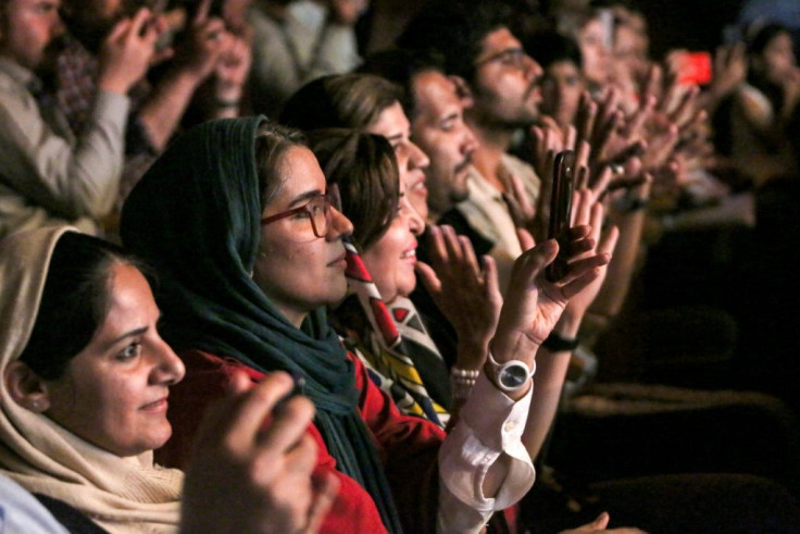 Very unusually, Dingo performed in front of an audience of women and men