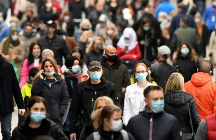 In the city of Dortmund, wearing a mask has been mandatory in the pedestrian zone since Tuesday, but regulations differ across Germany's federal states. One magazine says the patchwork rules lead to 'corona chaos'