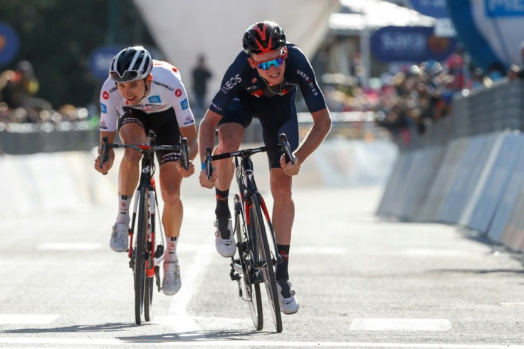 Team Ineos' Tao Geoghegan Hart (R) sprints to victory ahead of Team Sunweb's Jai Hindley in the Giro d'Italia 20th stage
