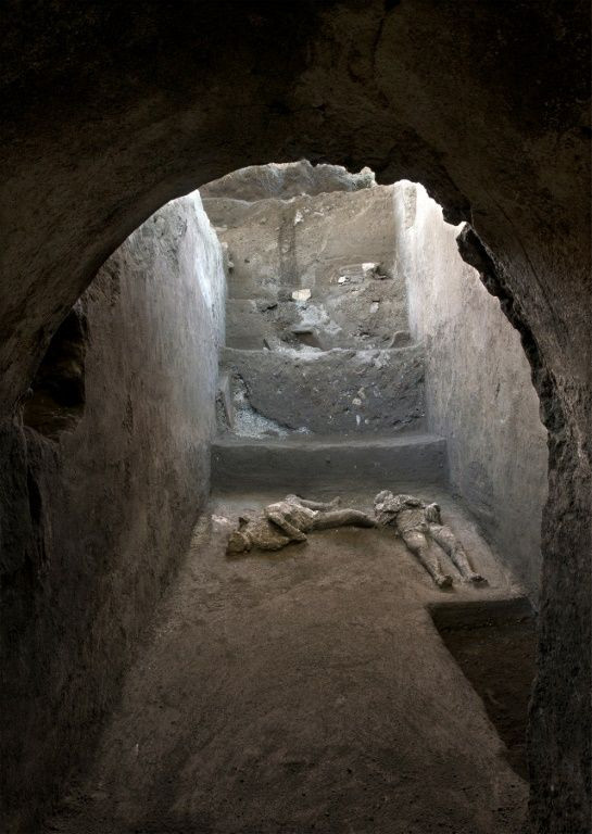 The skeletal remains wer efound in what was a corridor in a suburban villa near Pompeii