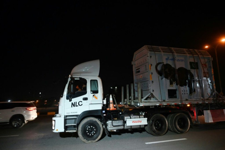 Kaavan's crate en route to the airport before departure to Cambodia