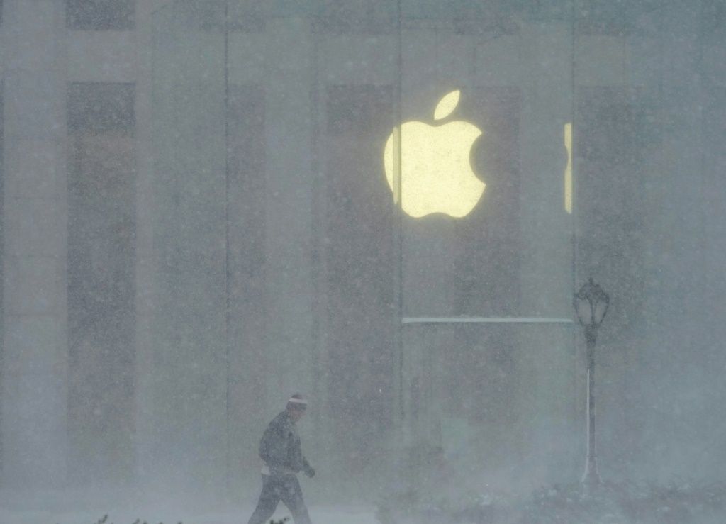 report-says-apple-store-workers-unionizing