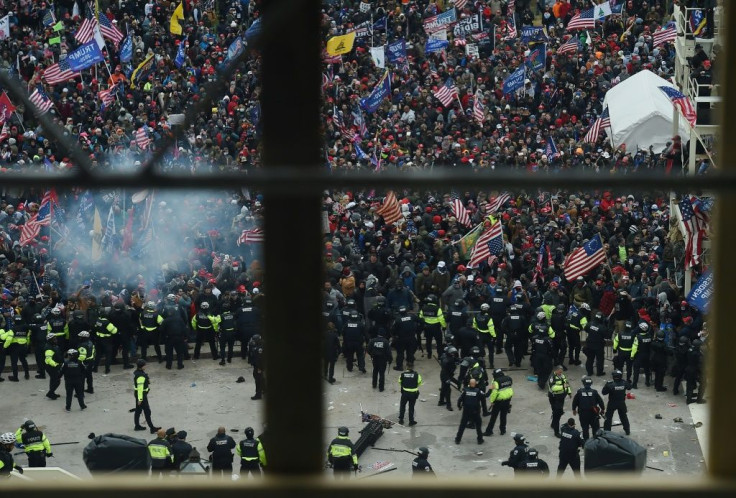 Trump supporters surge into Congress on January 6, 2021