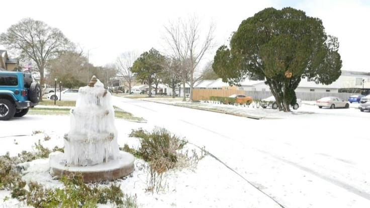 A blanket of snow covers the streets of Houston, Texas, a southern US state more accustomed to record-breaking heat than ice. An historic cold snap has been sweeping the country for several days as a result of an Arctic blast that is causing temperatures