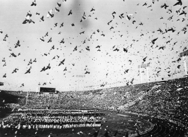 Doves are released at the opening of the Tokyo Olympics on October 10, 1964 - EPU - AFP