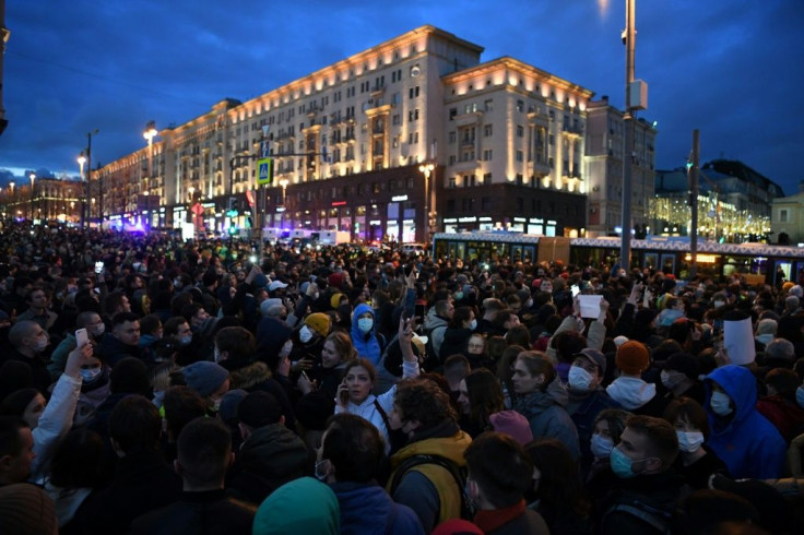 Opposition supporters rallied in Moscow chating 'Freedom!'