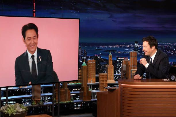 THE TONIGHT SHOW STARRING JIMMY FALLON -- Episode 1530 -- Pictured: (l-r) Actor Lee Jung-jae during an interview with host Jimmy Fallon on Wednesday, October 6, 2021 -- (Photo By: Sean Gallagher/NBC/NBCU Photo Bank via Getty Images)