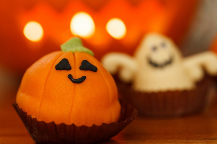 Make some fun Halloween treats that are also kid-friendly this Halloween.  