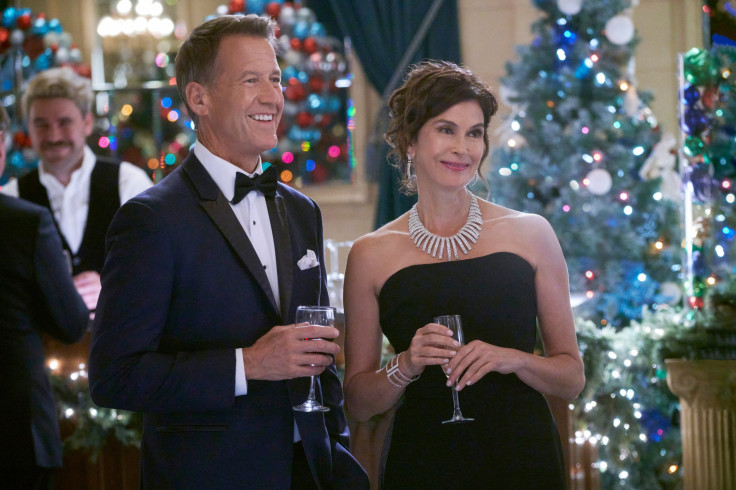 James Denton and Teri Hatcher star in "A Kiss Before Christmas."