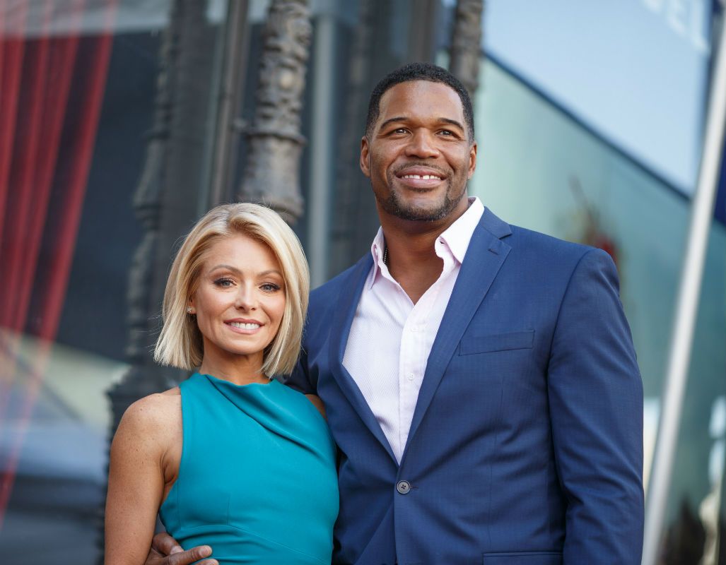 Gma Co Anchor Michael Strahan To Fly Blue Origin 