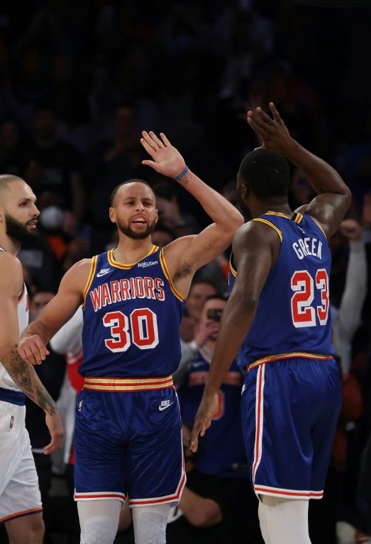 Stephen Curry celebrates with Golden State team-mate Draymond Green after breaking Ray Allen's three-point record