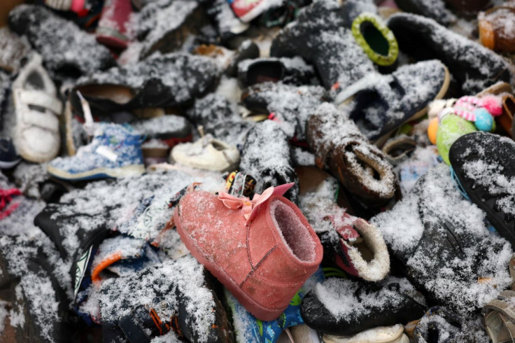 People fleeing the Russian invasion in Ukraine cross the border into Poland